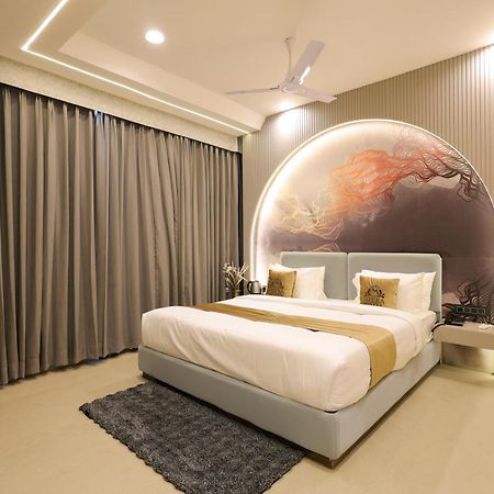 The Meera Hotel Ujjain Exteriör bild