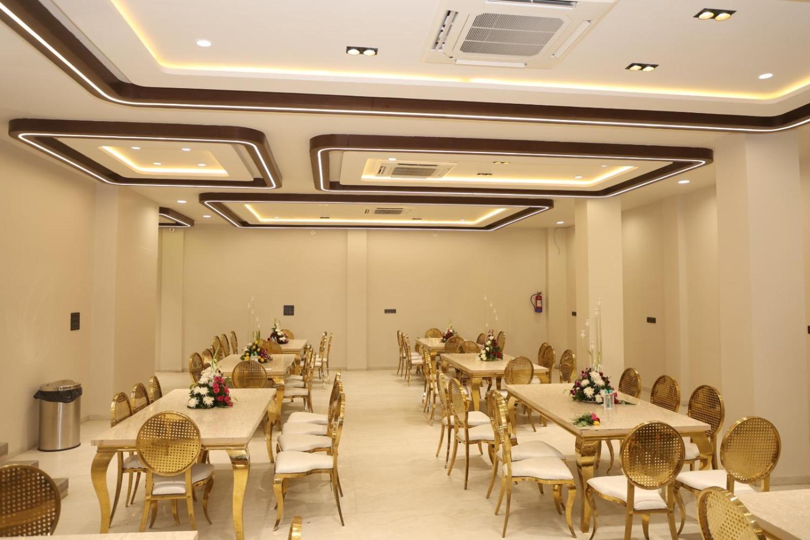 The Meera Hotel Ujjain Exteriör bild