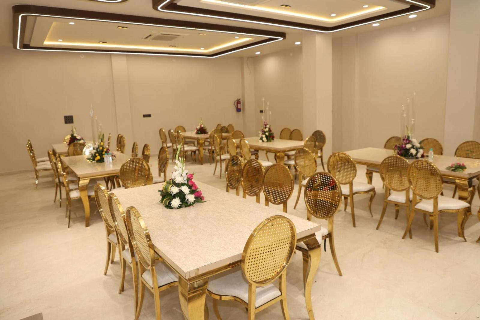 The Meera Hotel Ujjain Exteriör bild