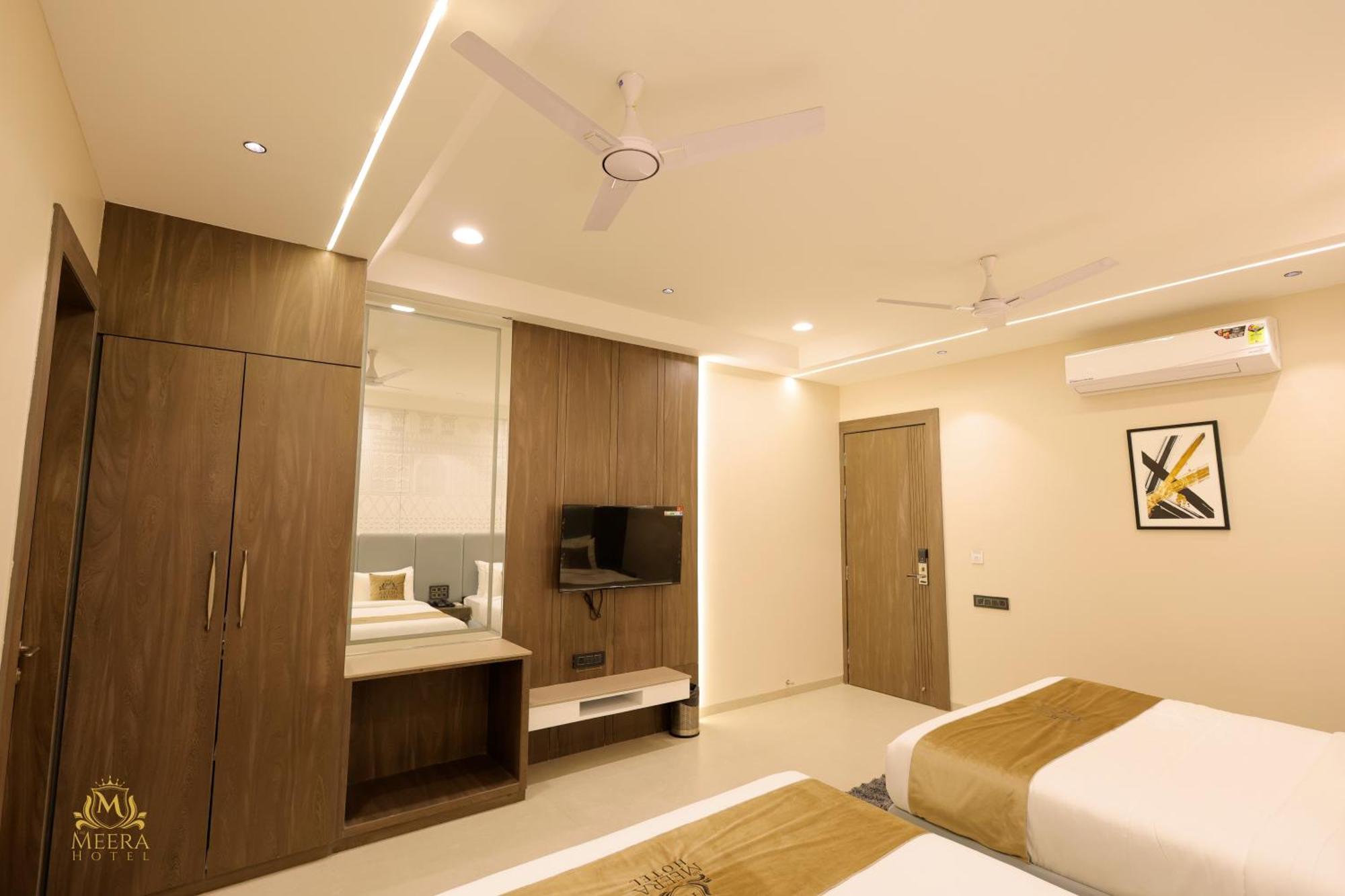 The Meera Hotel Ujjain Exteriör bild