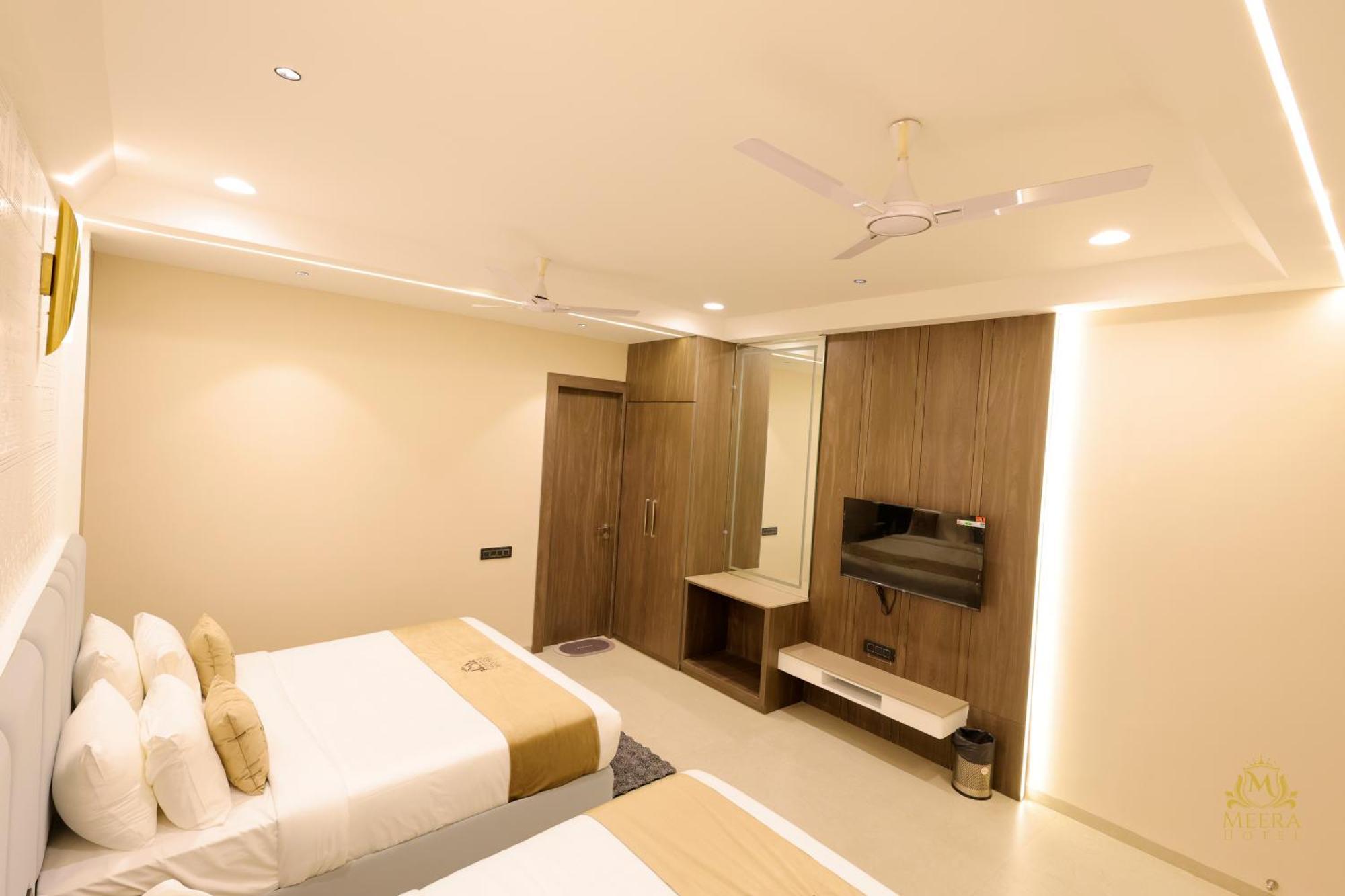 The Meera Hotel Ujjain Exteriör bild