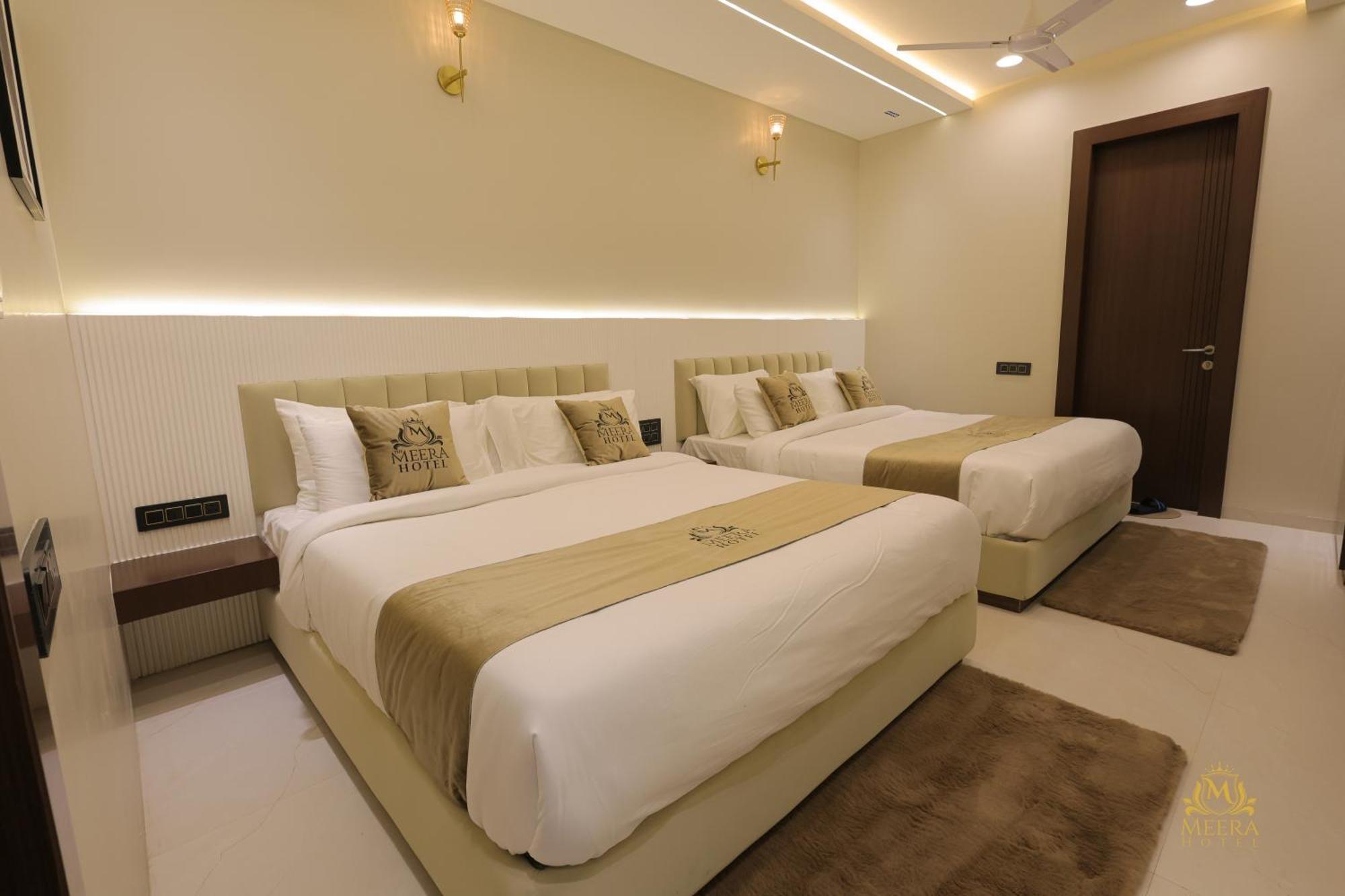 The Meera Hotel Ujjain Exteriör bild