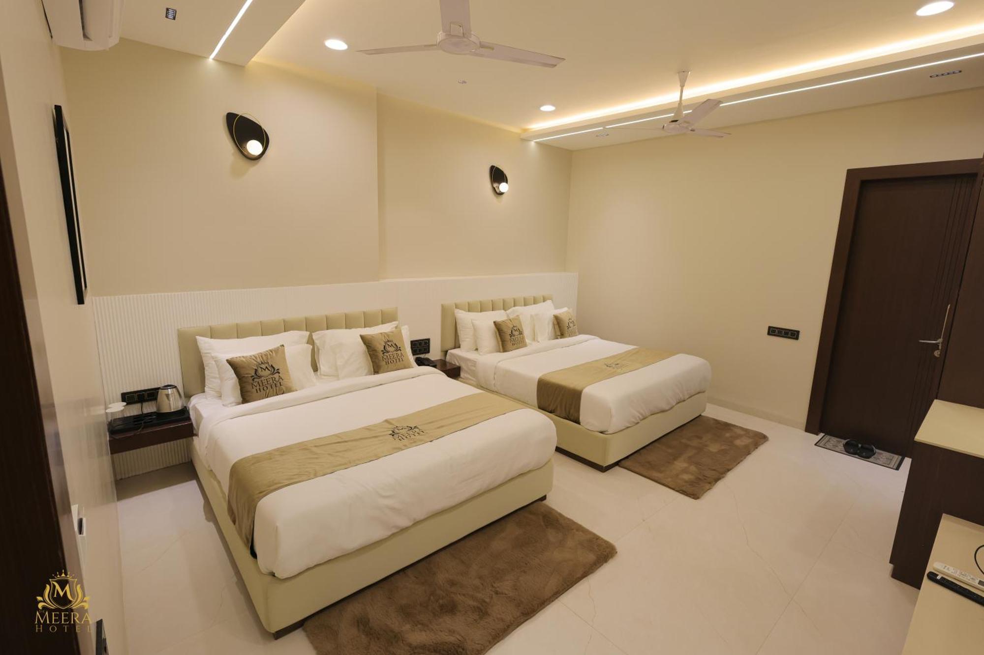 The Meera Hotel Ujjain Exteriör bild