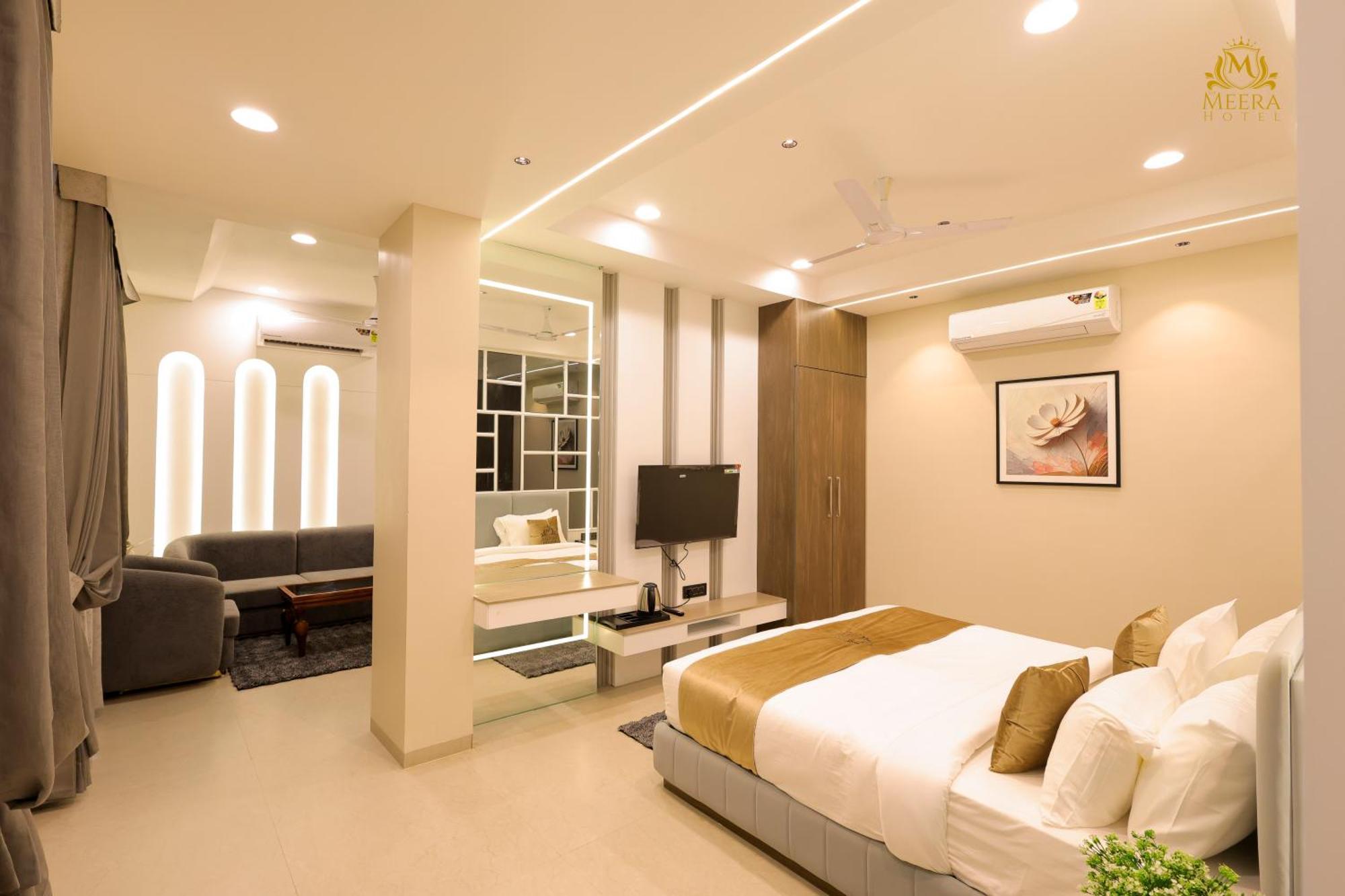 The Meera Hotel Ujjain Exteriör bild
