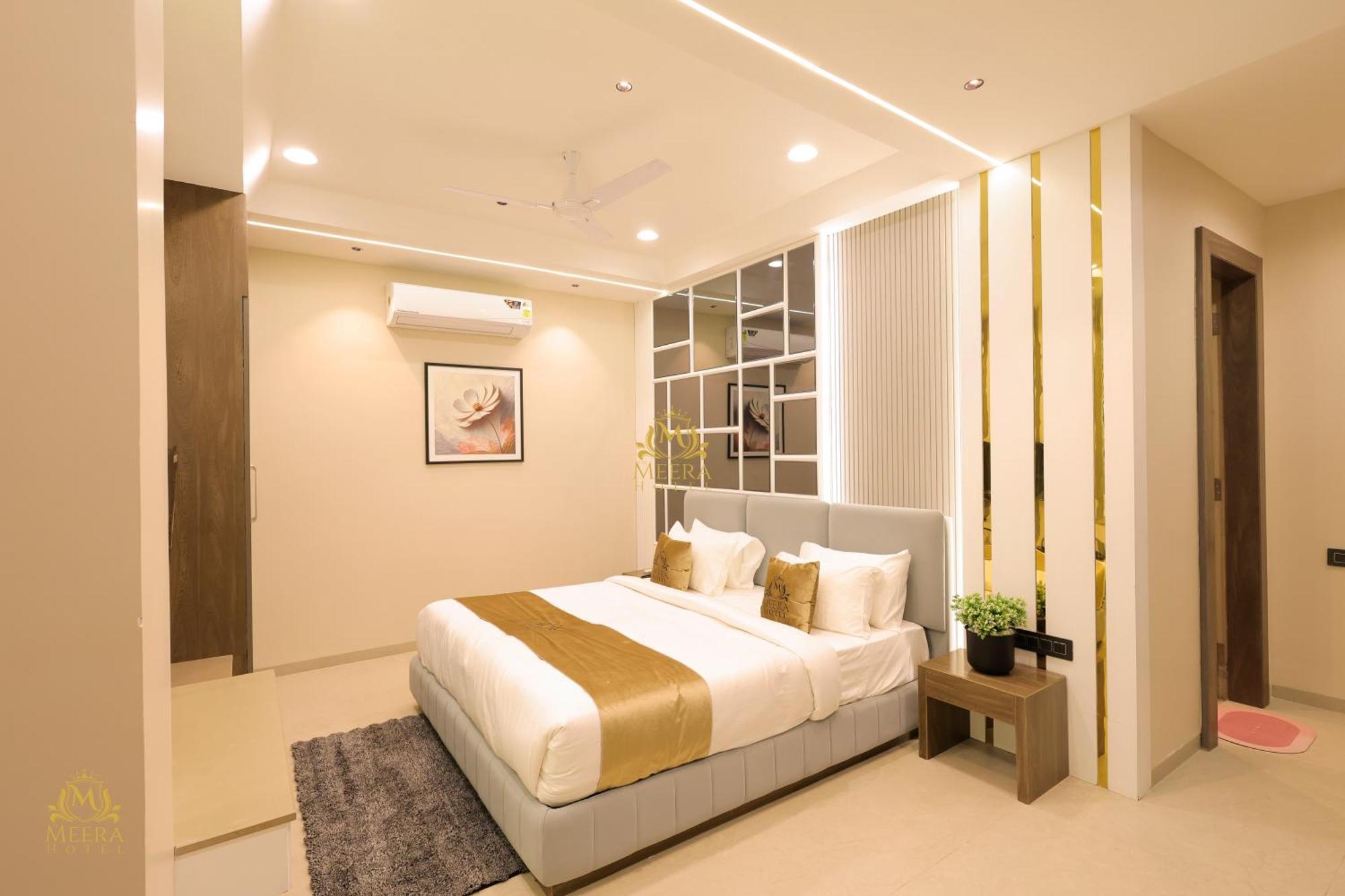 The Meera Hotel Ujjain Exteriör bild