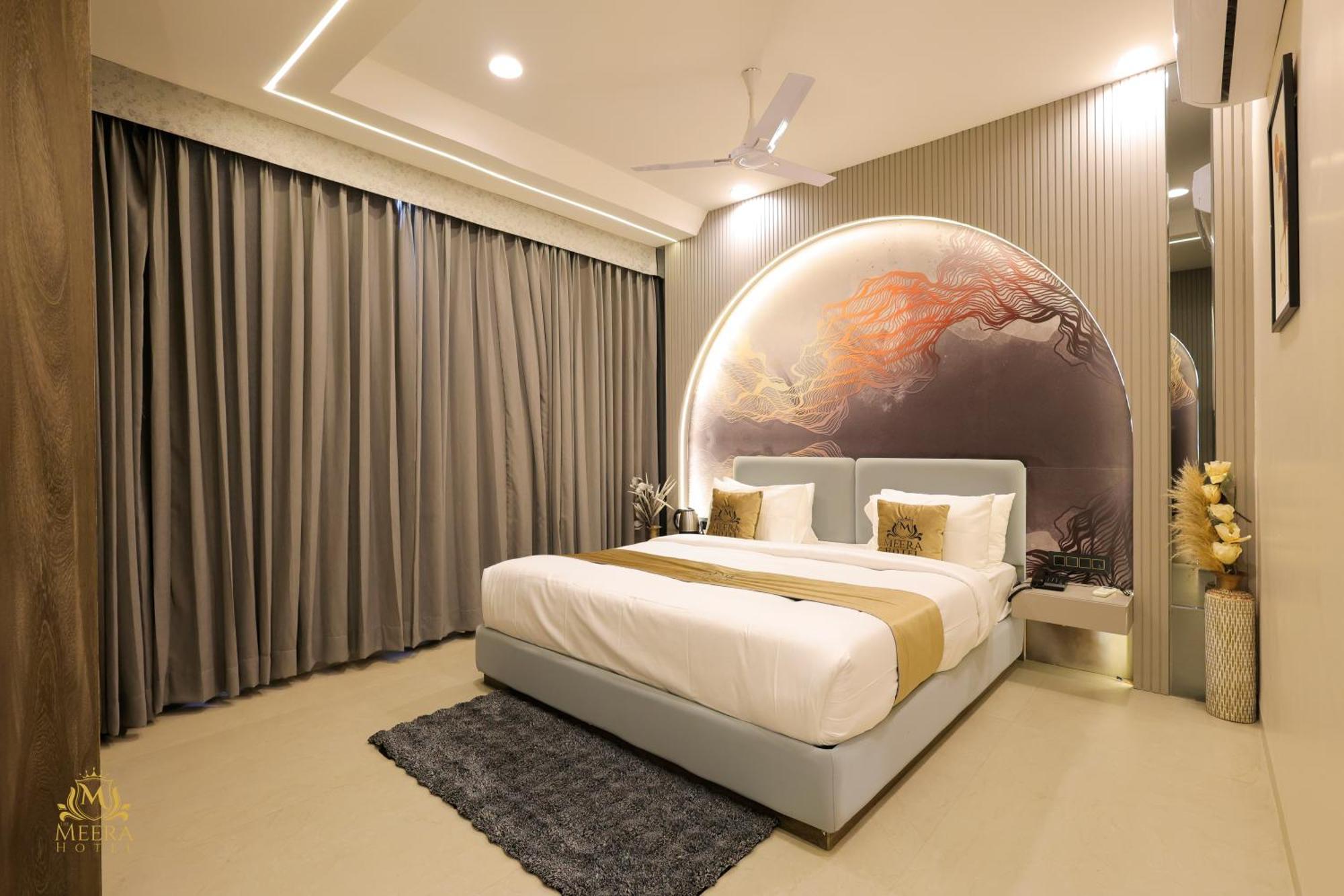 The Meera Hotel Ujjain Exteriör bild