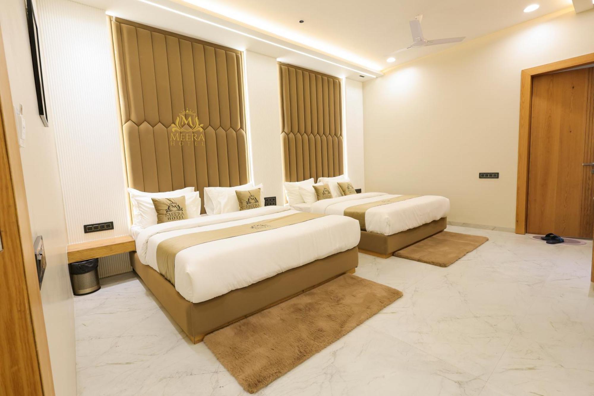 The Meera Hotel Ujjain Exteriör bild